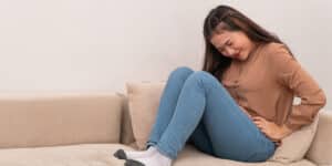 std that causes cramps and bloating